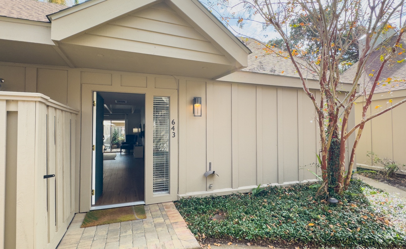 Welcome to 643 Queen's Grant