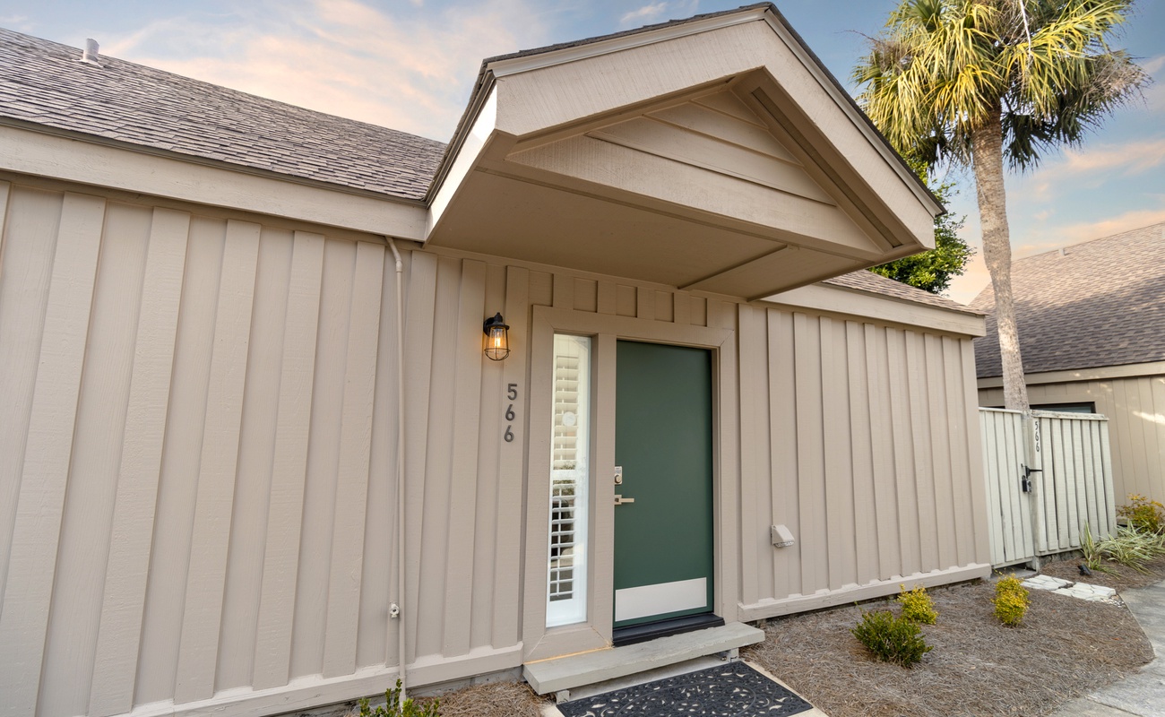 Welcome to 566 Queen's Grant!