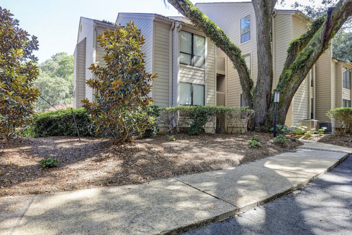 Entry to 2412 Lighthouse Tennis