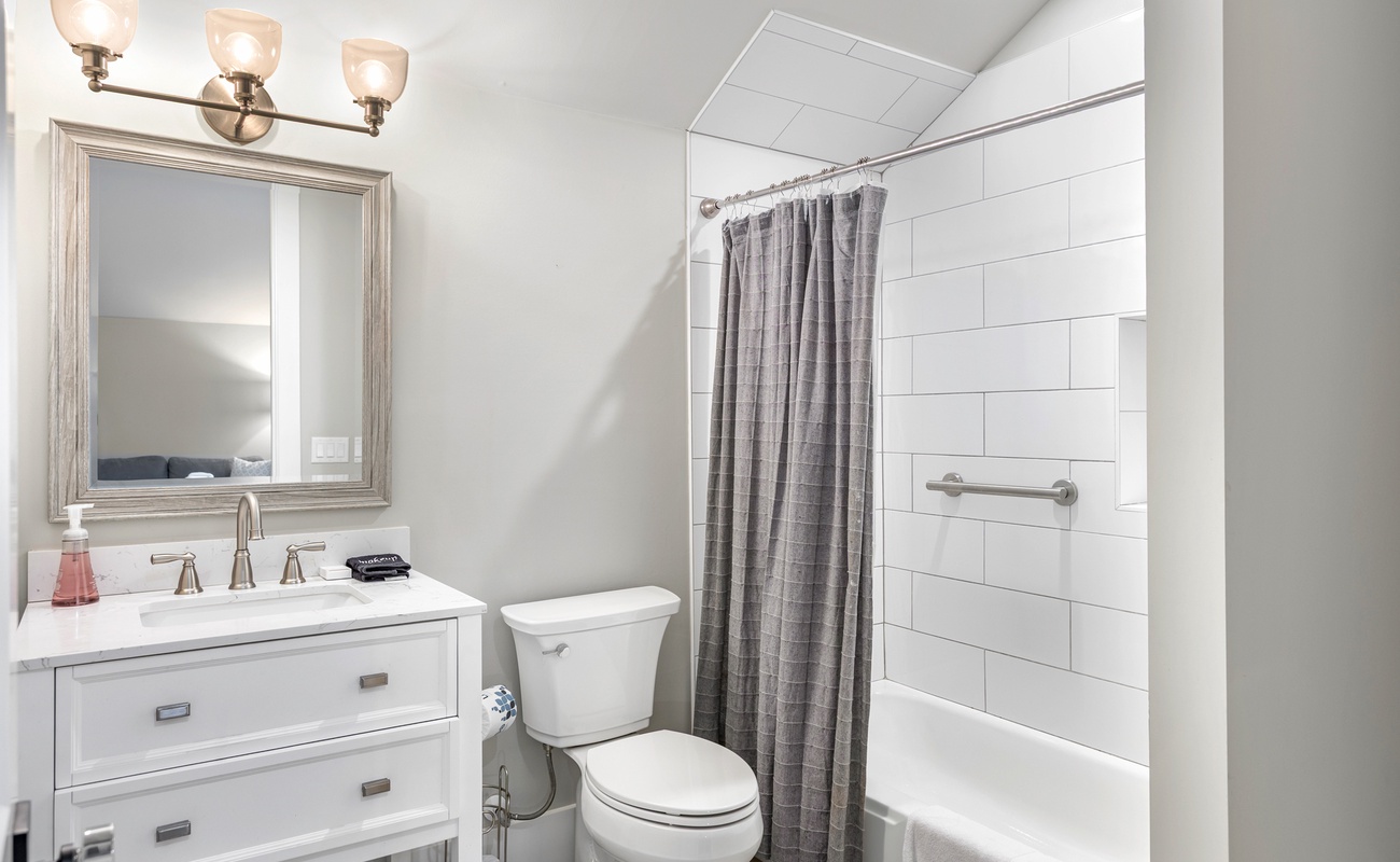 Guest En-Suite Bathroom