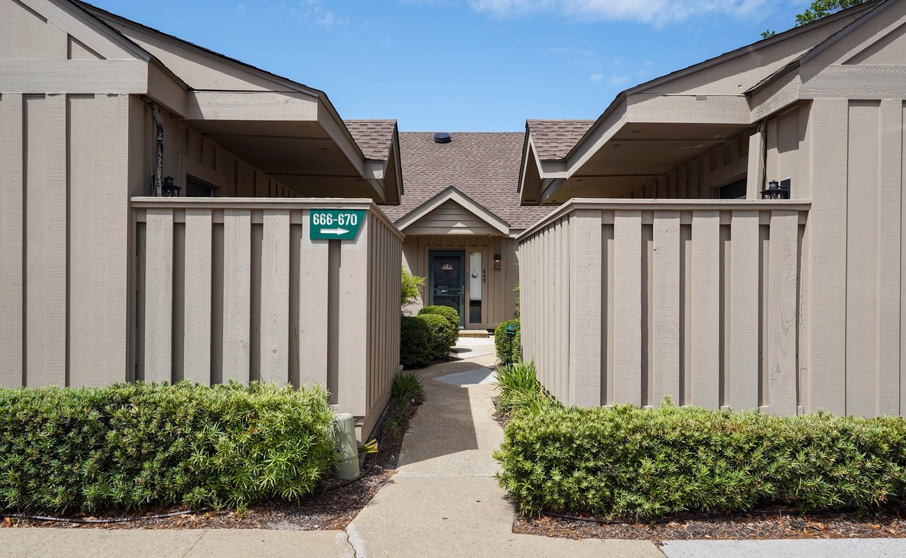 Exterior Entrance to 669 Queen's Grant