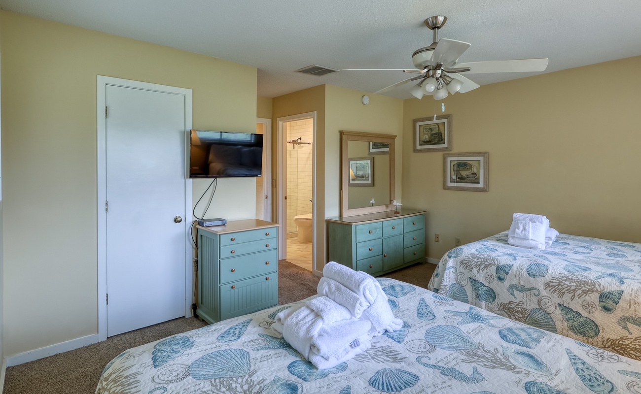 Upstairs Double Queen Suite