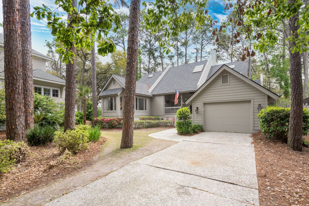 Front of 18 Stoney Creek