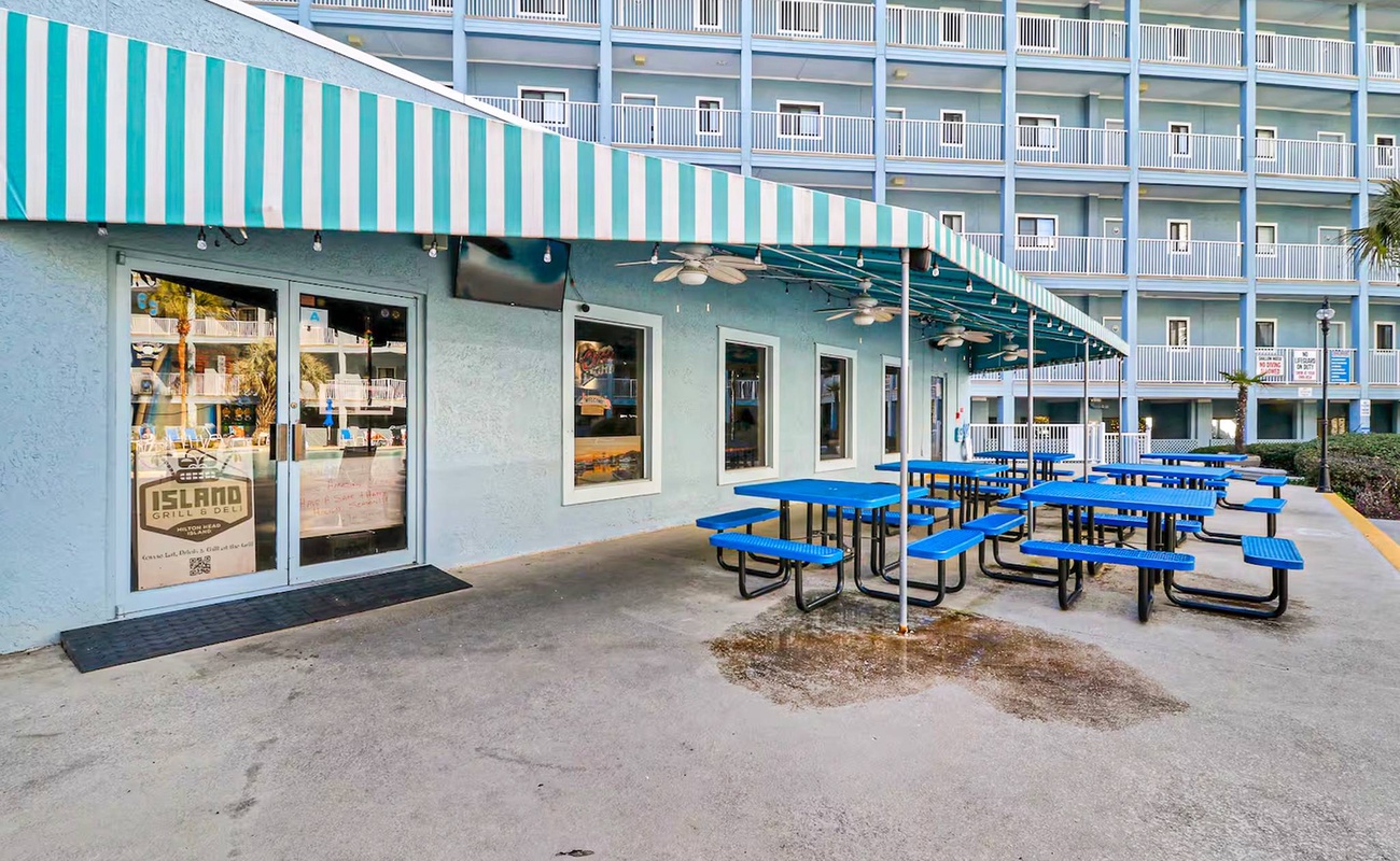 Island Grill and Deli By Pool