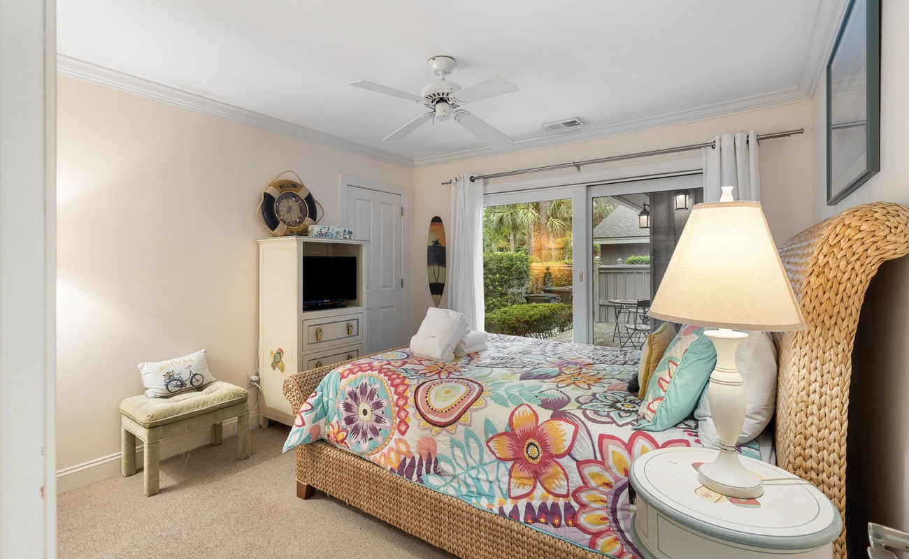 Queen Bedroom with Shared Hallway Bathroom