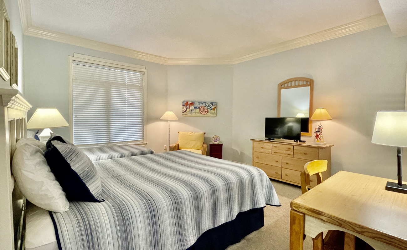 Guest Suite with 1 Queen and 1 Twin