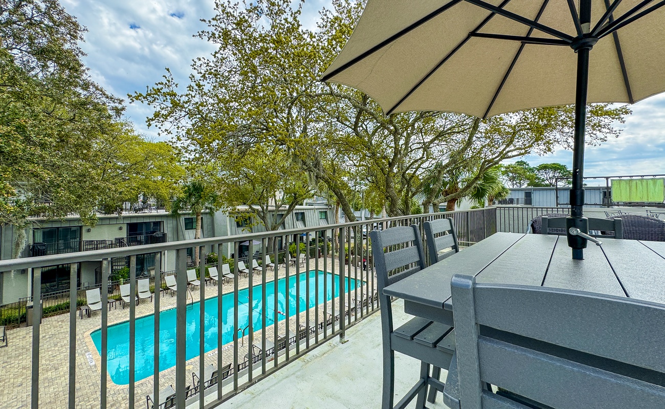 Private Rooftop with Pool View