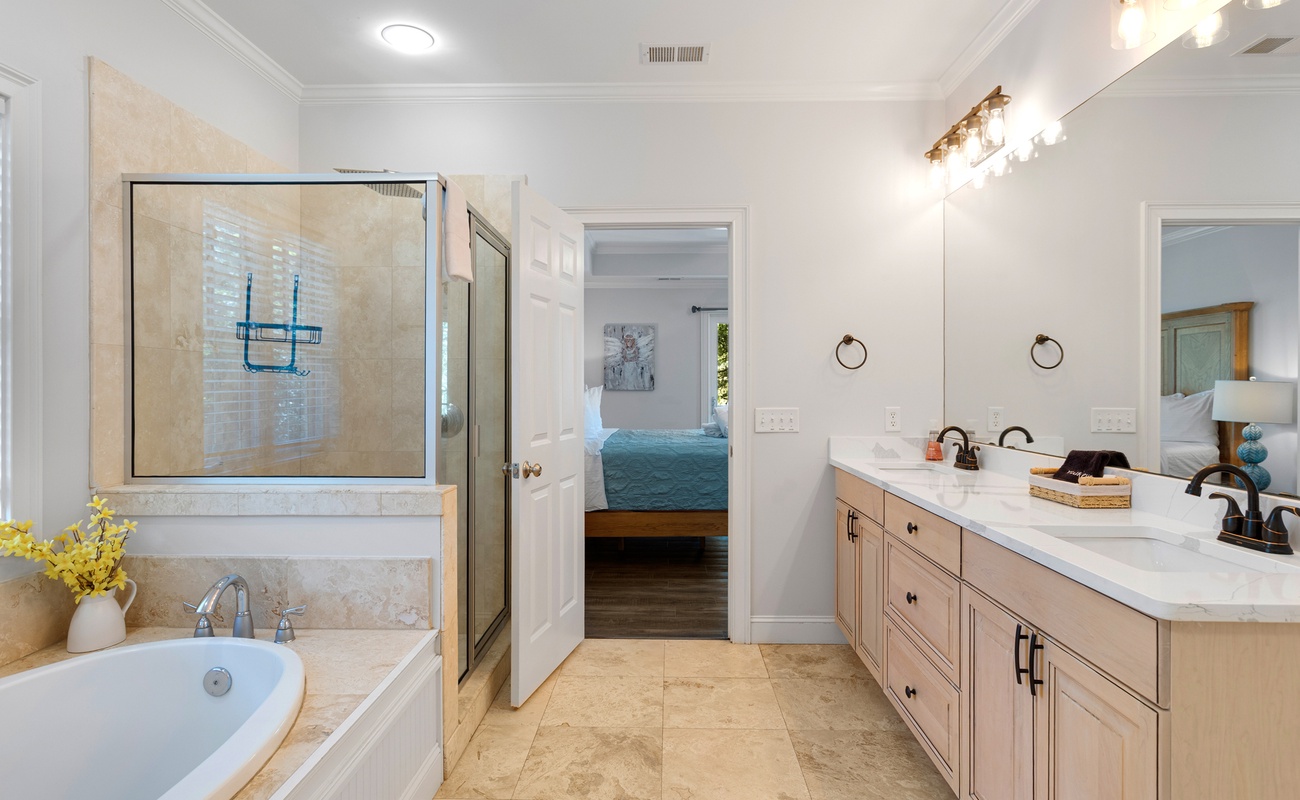 King Suite En-Suite Bathroom