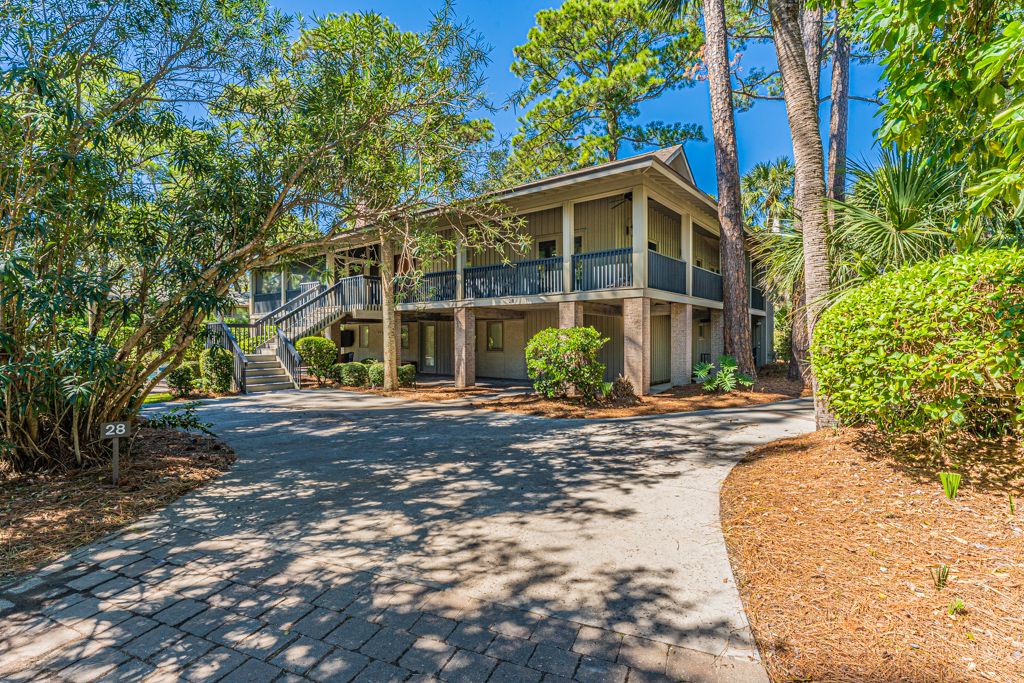 28 Surf Scoter Entry and Driveway