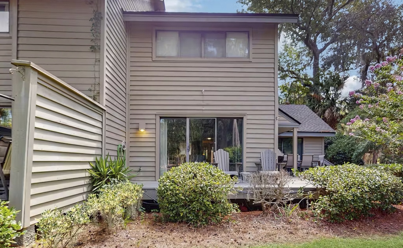 Back Patio with Golf Course View!