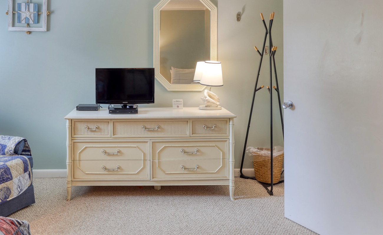 Guest Room with Queen and Twin Bed