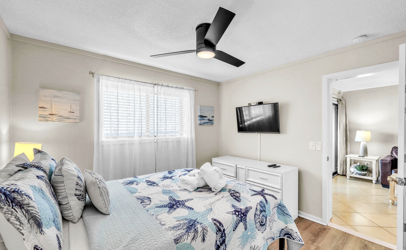 Primary Bedroom with Queen Bed and En-Suite Bathroom