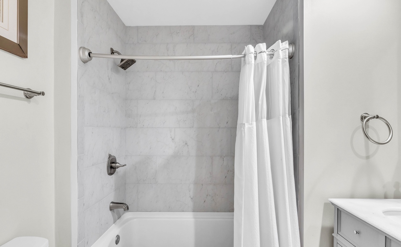 Primary Suite En-Suite Bathroom