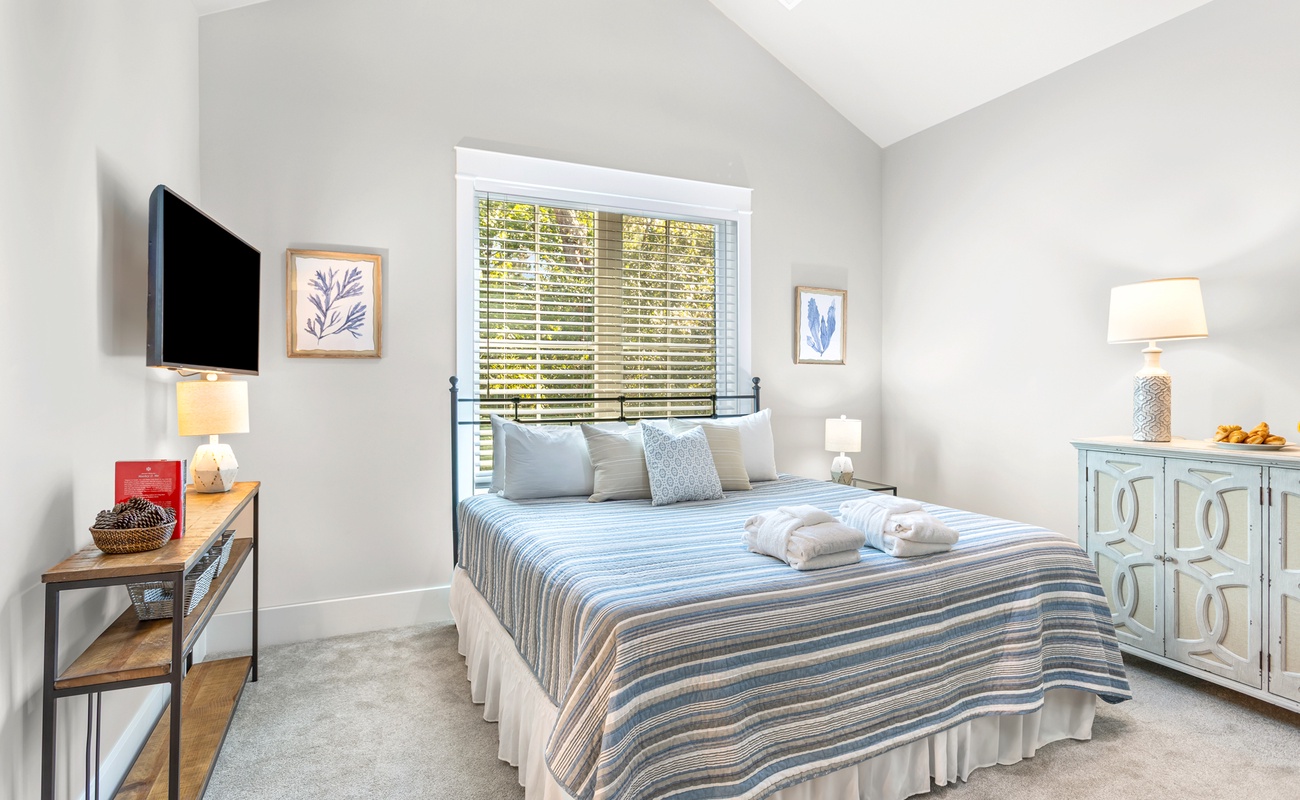 Guest Bedroom on Second Floor with King and Twin Bunk Beds with En-Suite Bathroom