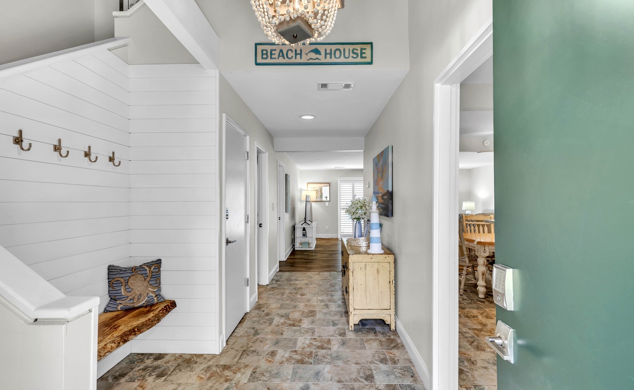 Welcome to 685 Queen's Grant!