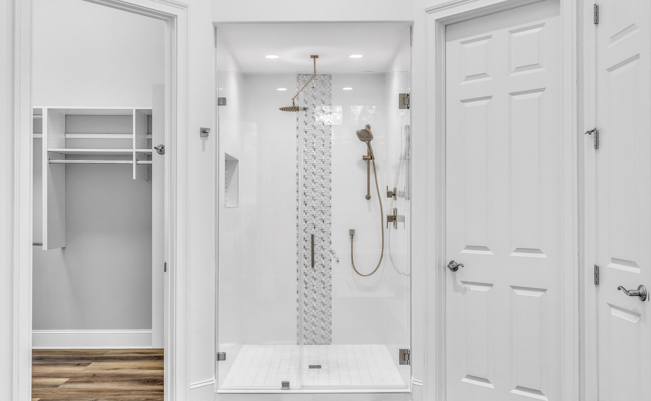 Primary En-Suite Bathroom