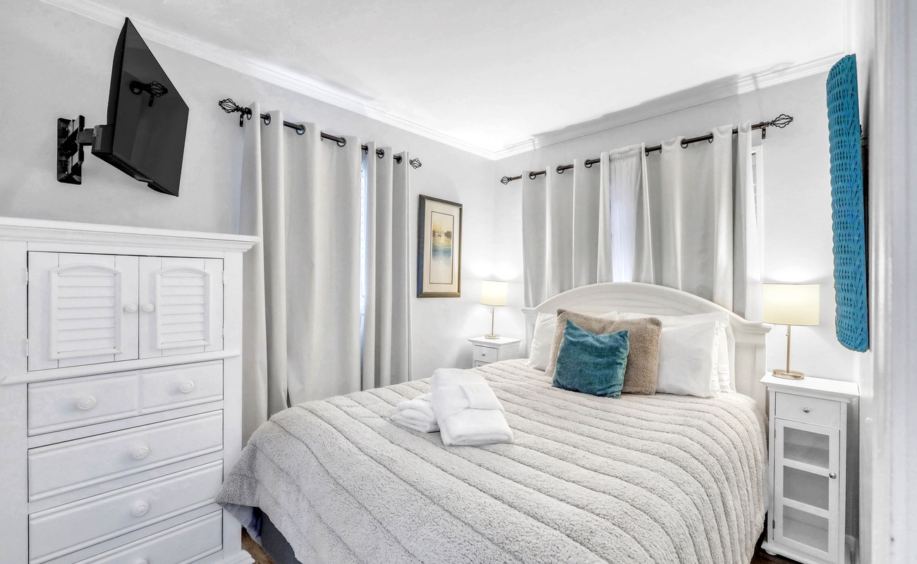 Primary Suite with Queen Bed