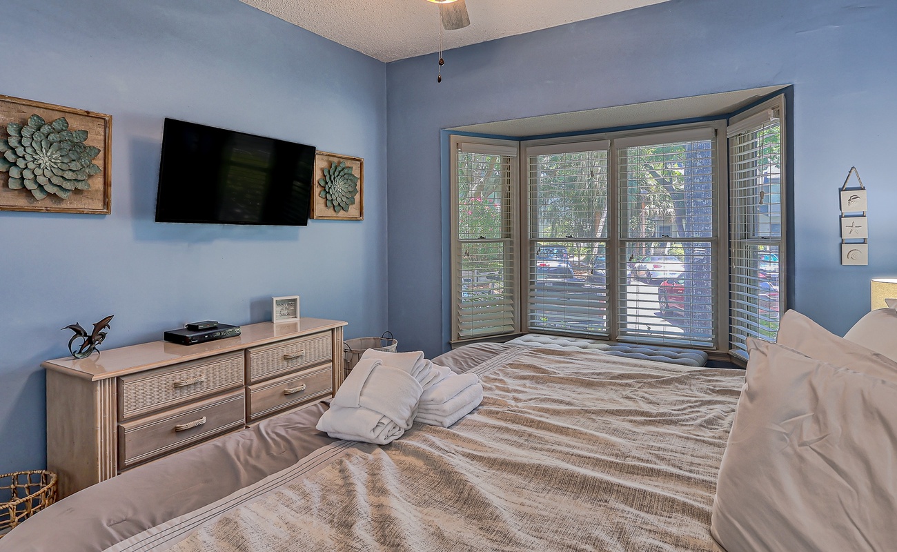 1st Floor Guest King Suite