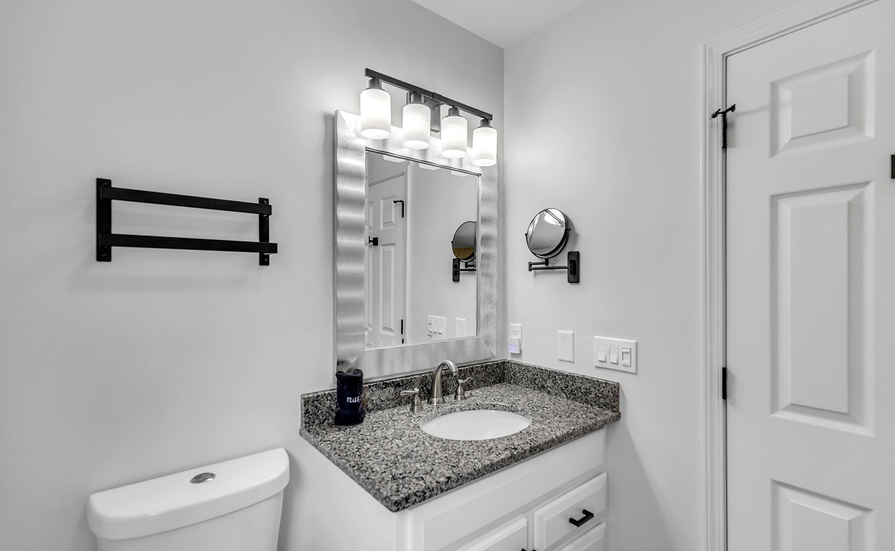 Primary En-Suite Bathroom