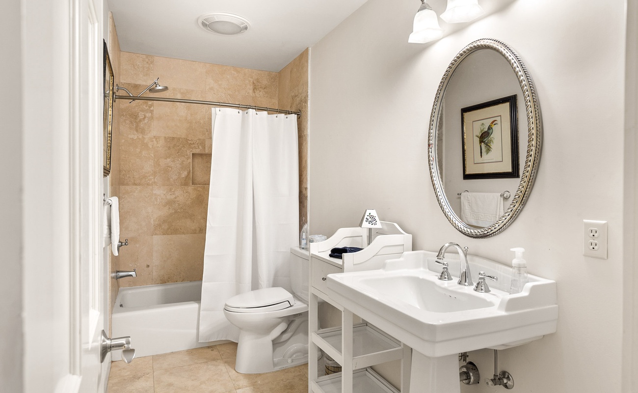 Hall Bath with Entrance to Queen Bedroom