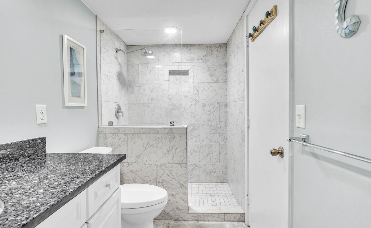 Primary En-Suite Bathroom