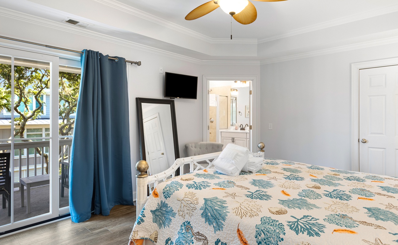 King Suite on Second Floor with En-Suite Bathroom and Balcony