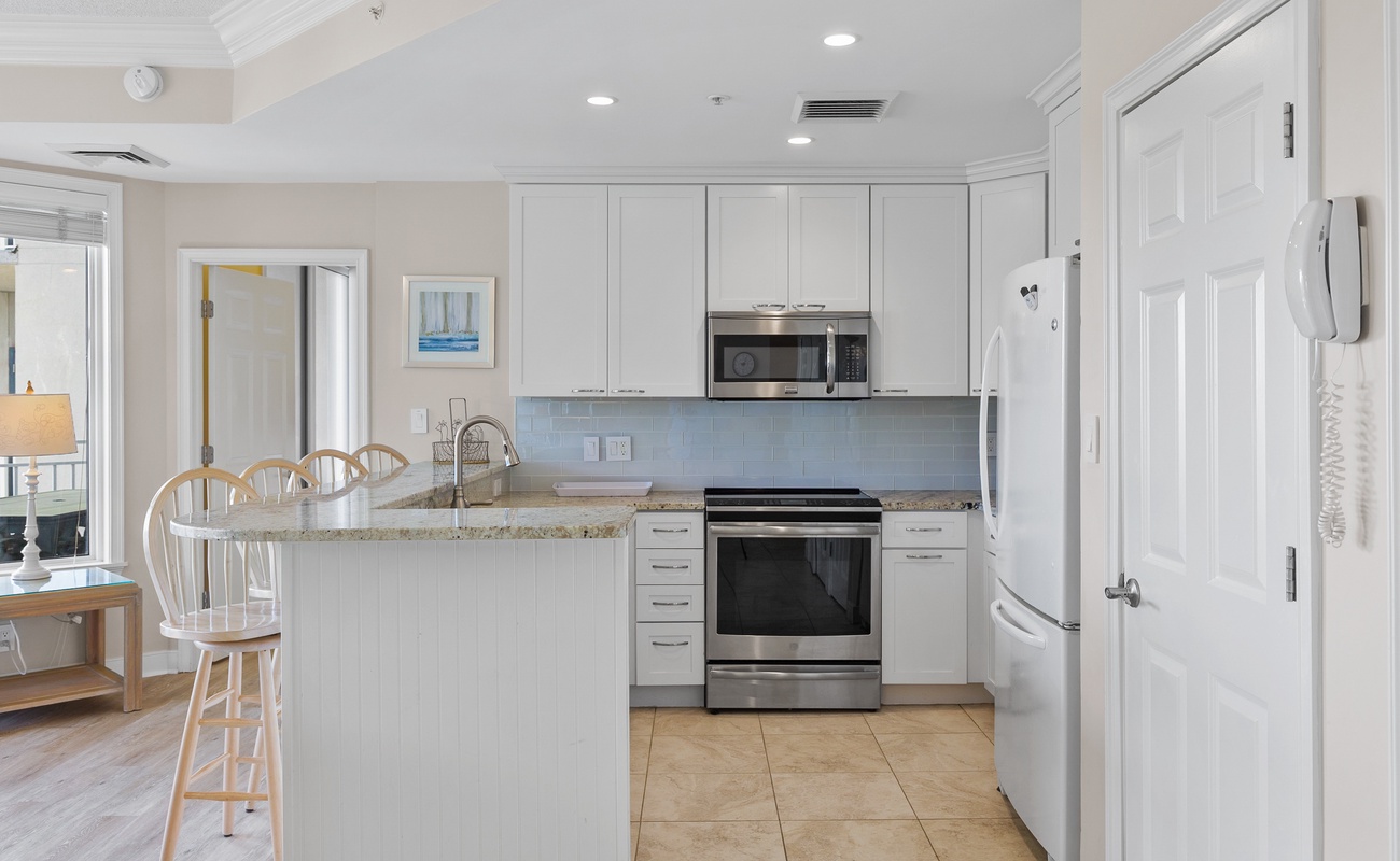 Kitchen and Breakfast Bar