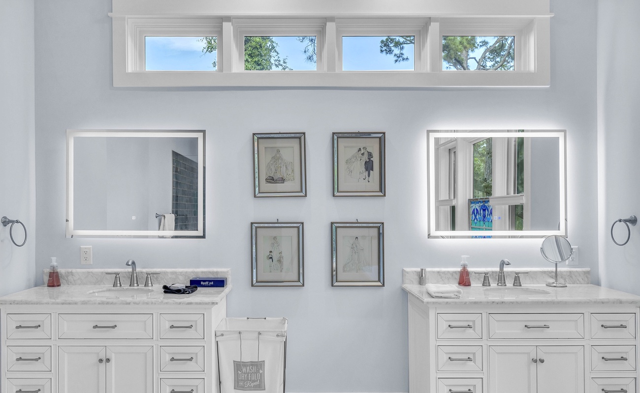 Primary En-Suite Bathroom