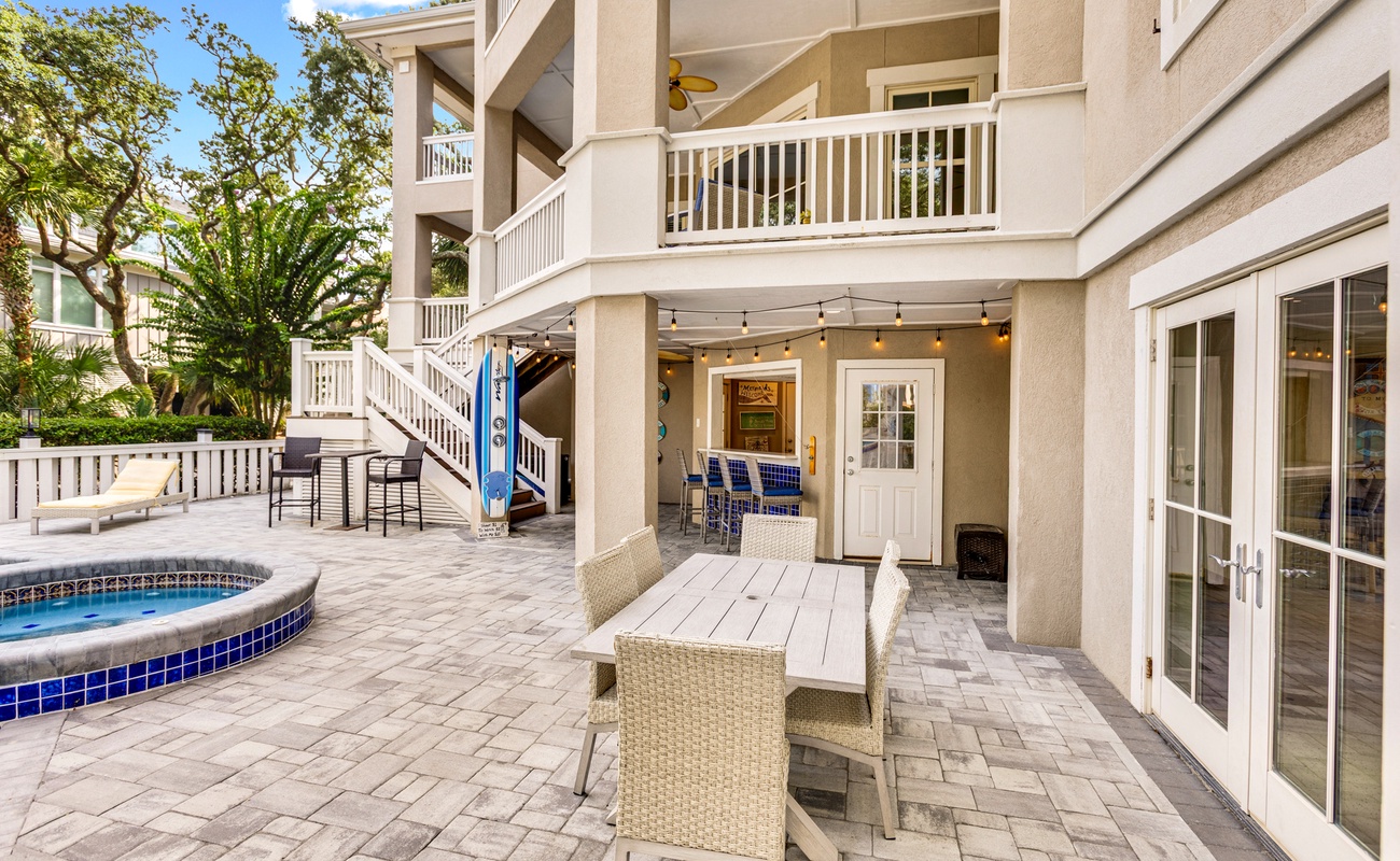 Pool Area with Outdoor Bar