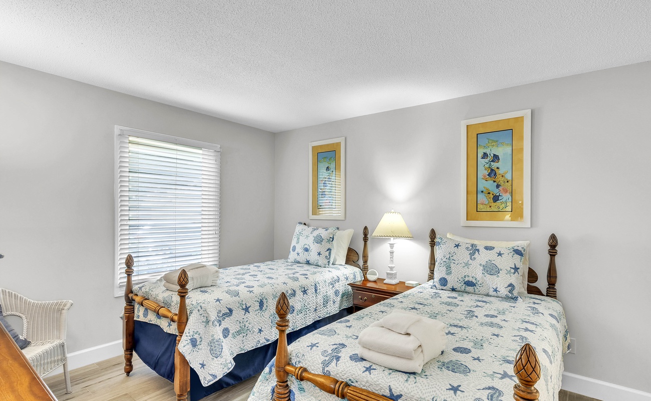 Guest Bedroom with Twin Beds