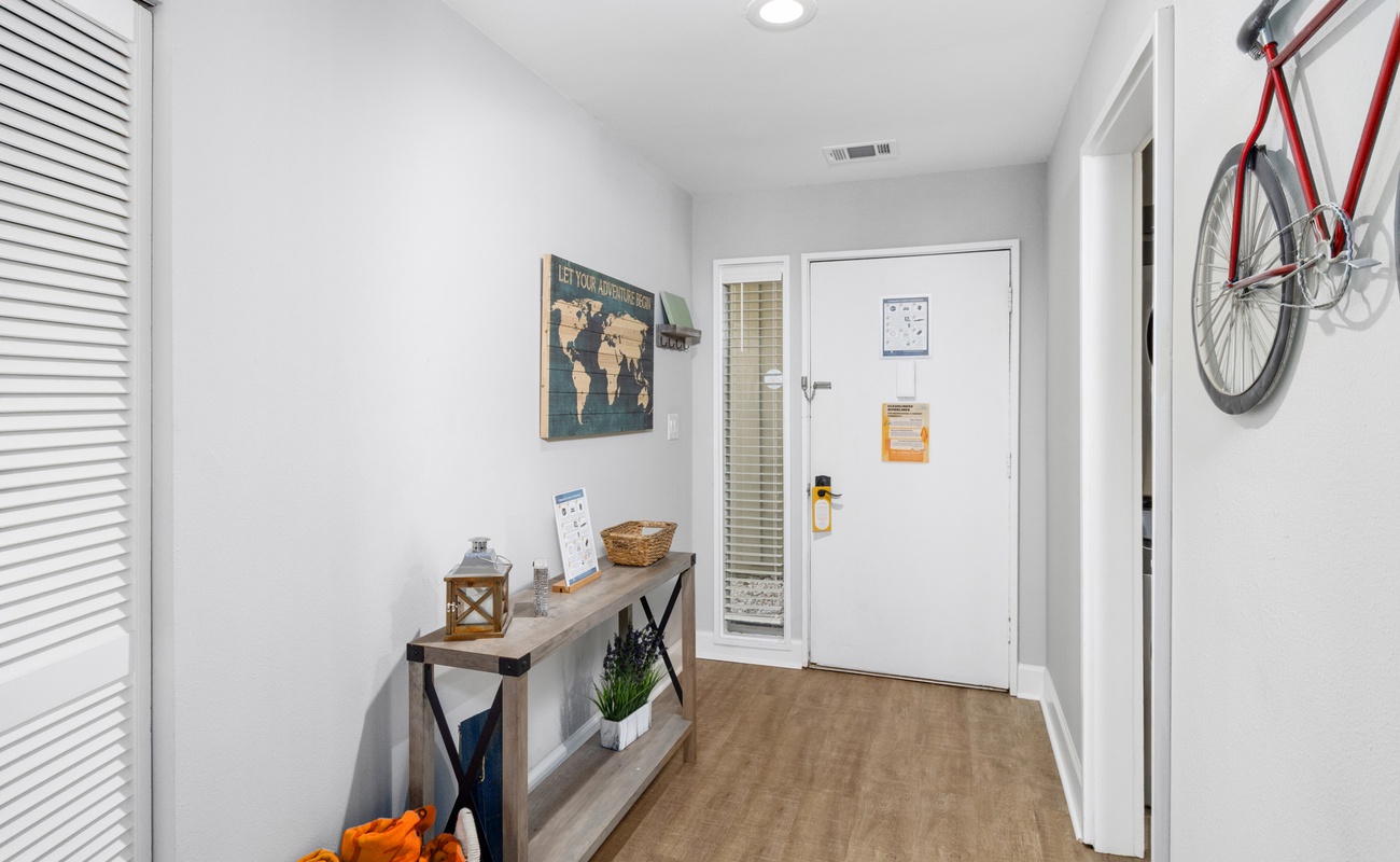 Entrance to 691 Queen's Grant