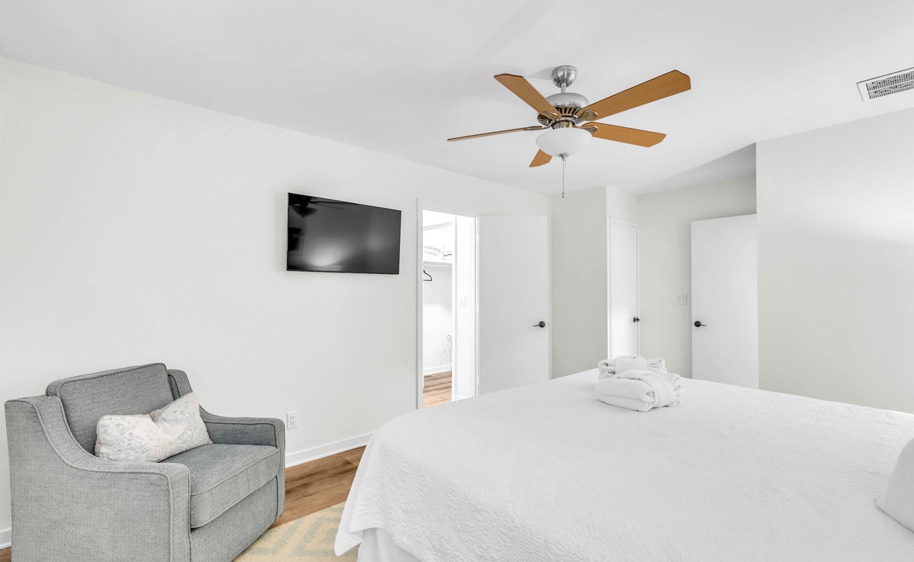 Primary Suite with King Bed and En-Suite Bathroom