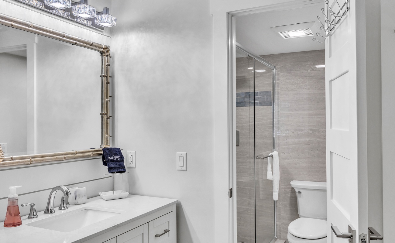 Primary En-Suite Bathroom