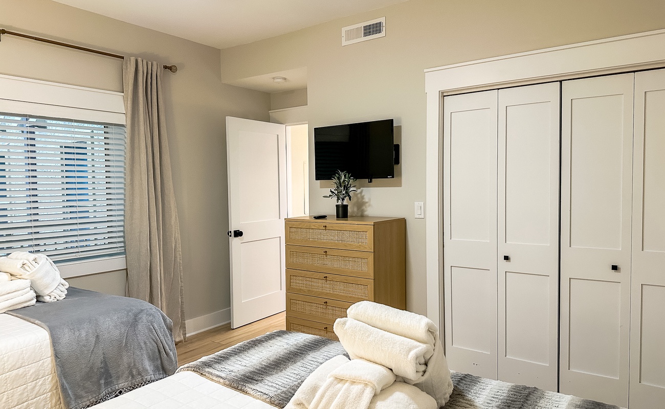 Guest Room with Two Fulls