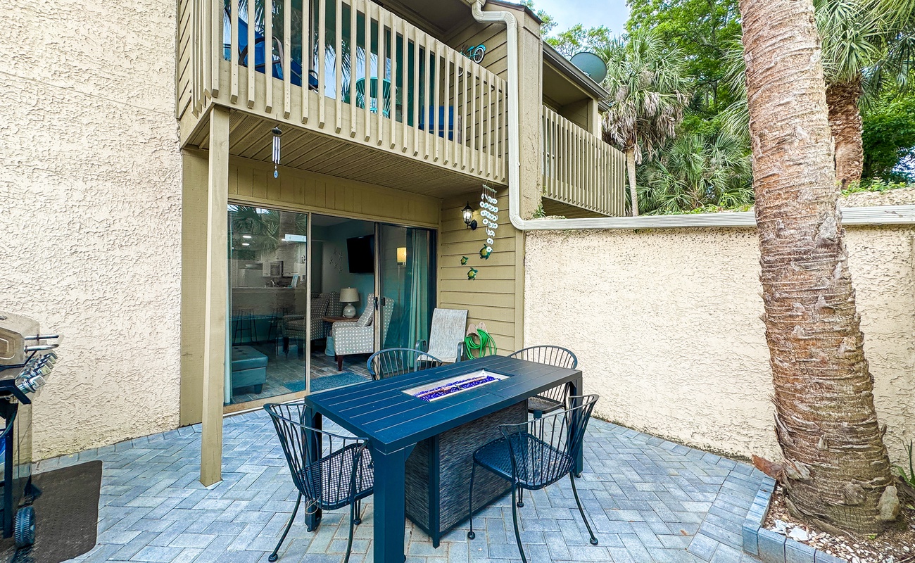 Private Courtyard with Grill and Access to Pool