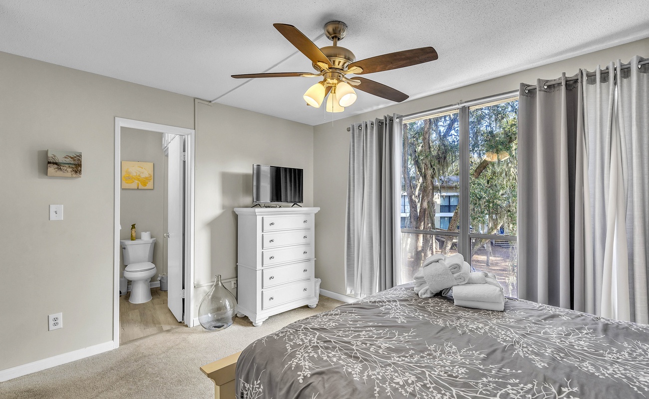 Primary Bedroom with Queen Bed