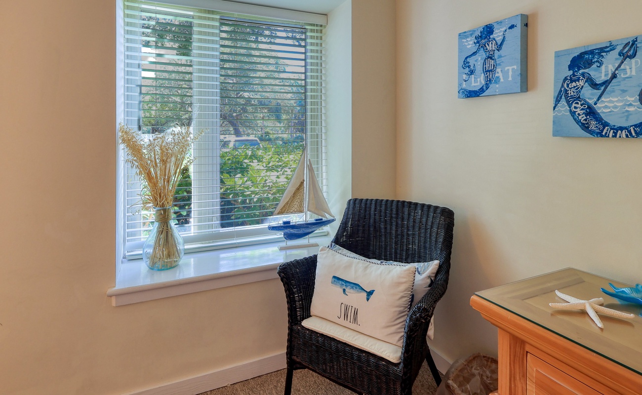 Guest Room with Queen Bed