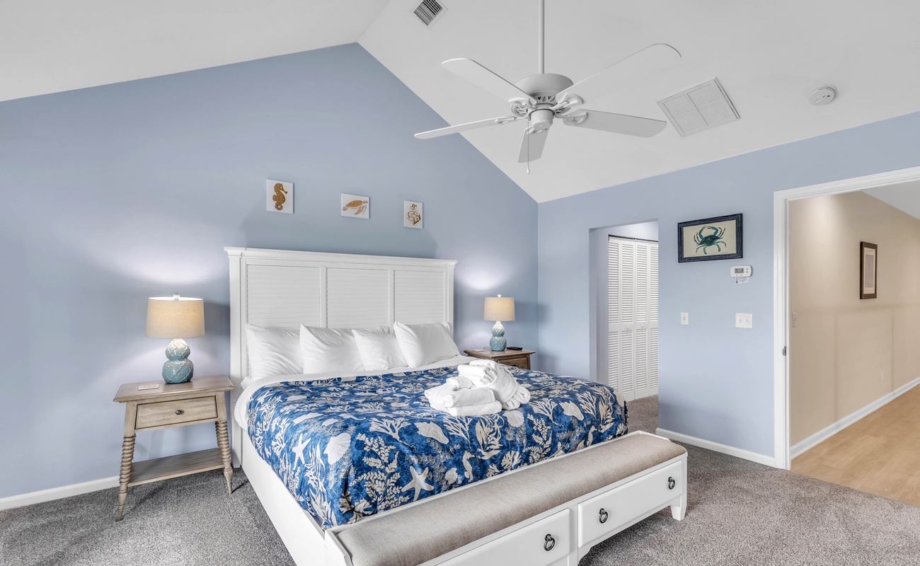 Primary Bedroom with King Bed and En-Suite Bathroom (3rd Floor)