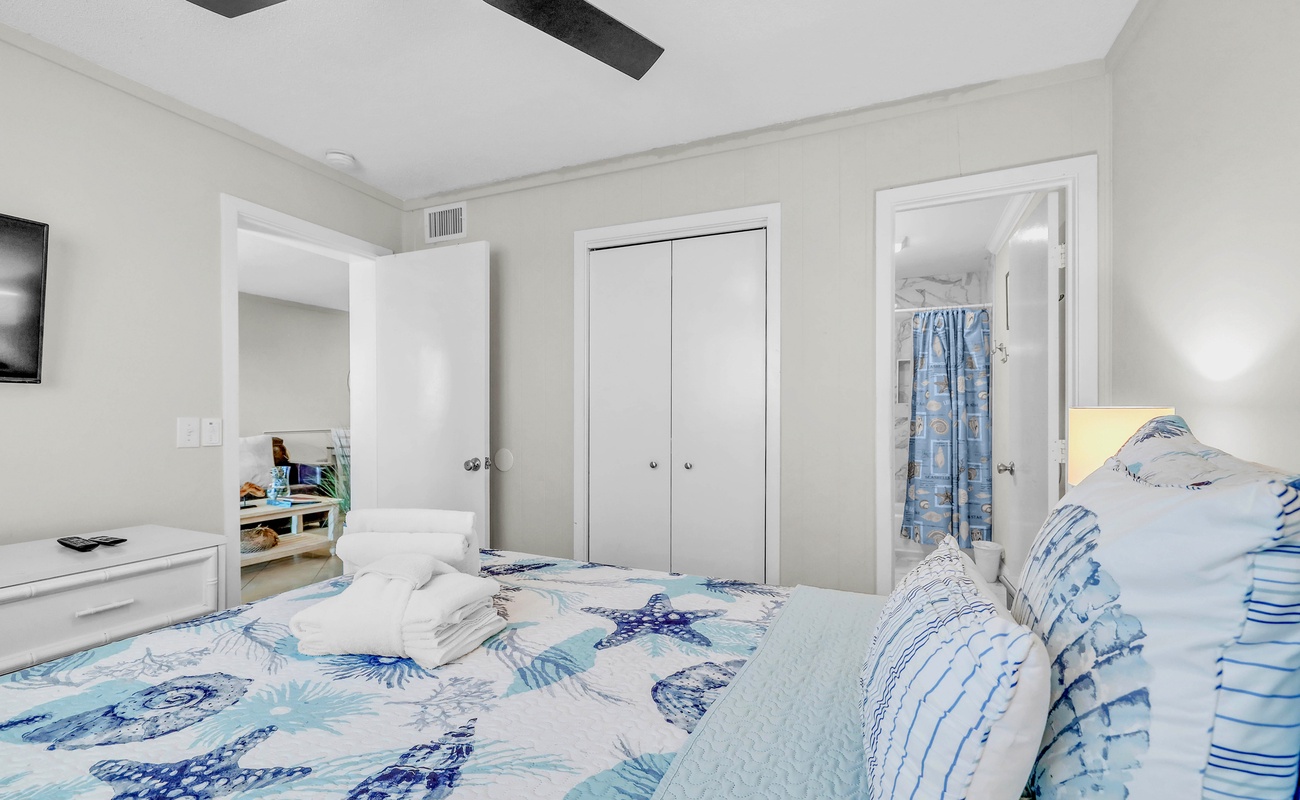 Primary Bedroom with Queen Bed and En-Suite Bathroom