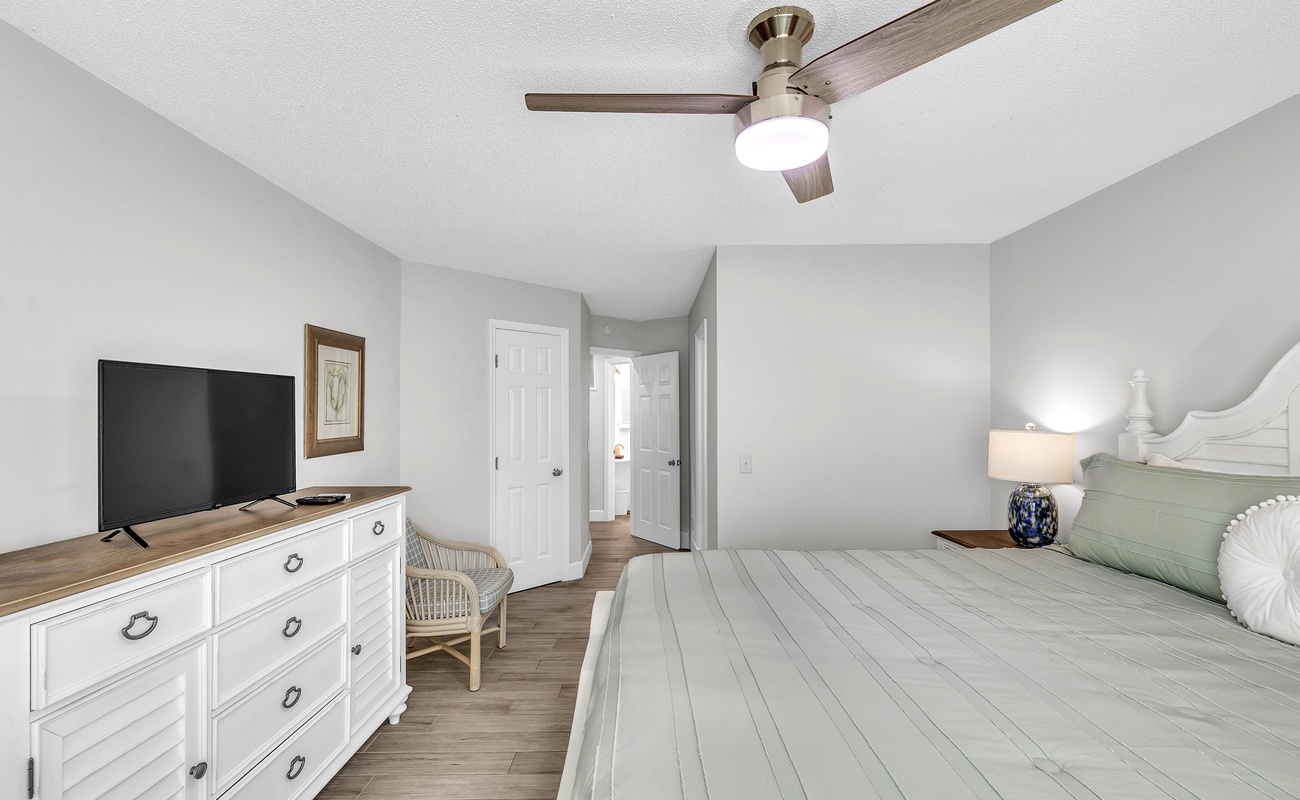 Primary Bedroom with King Bed and En-Suite Bathroom