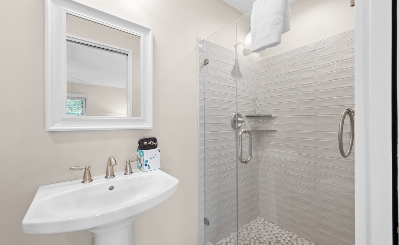 Primary En-Suite Bathroom