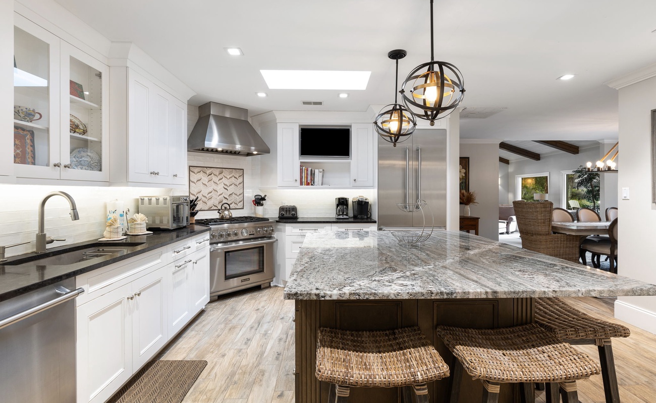 Kitchen with Island Seating for 5