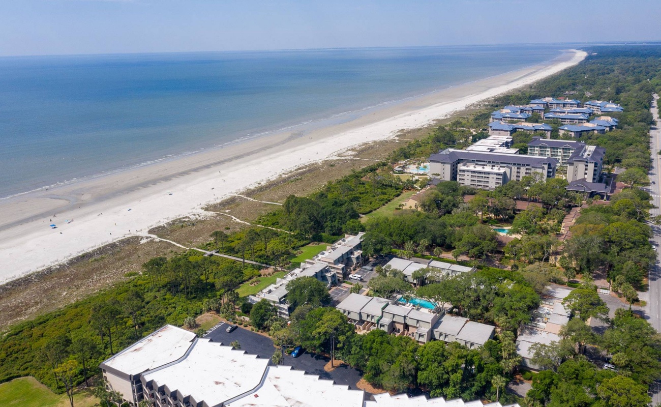 7-Minute Walk to the Beach