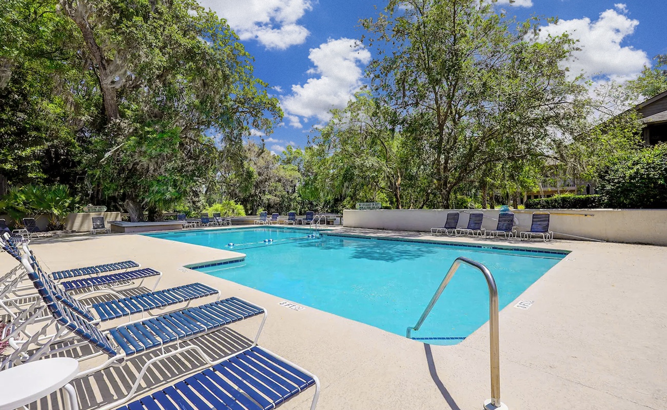 St. Andrew's Common Community Pool