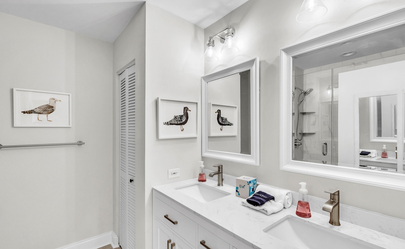 Primary En-Suite Bathroom