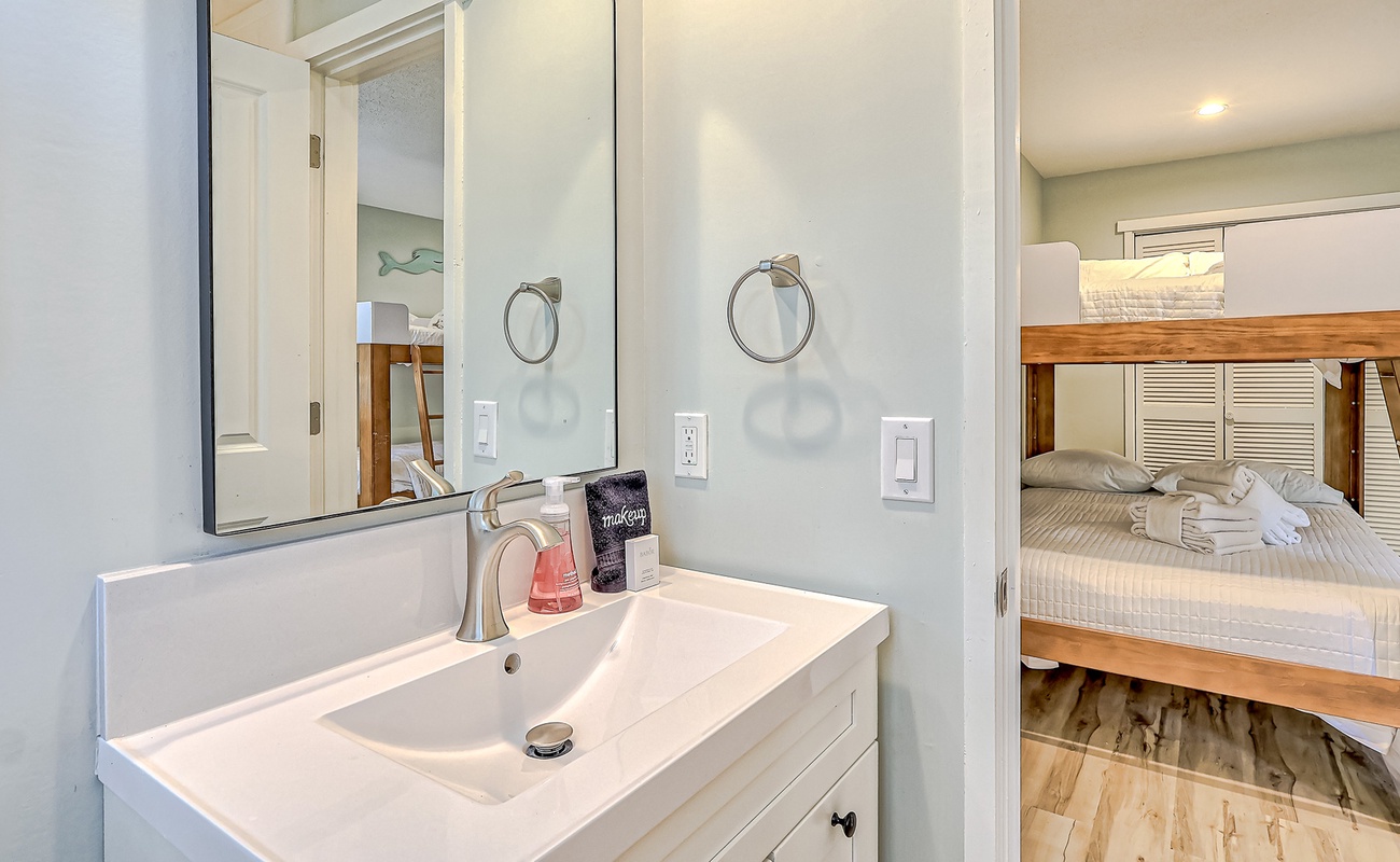 Upstairs Bunk Suite Bathroom