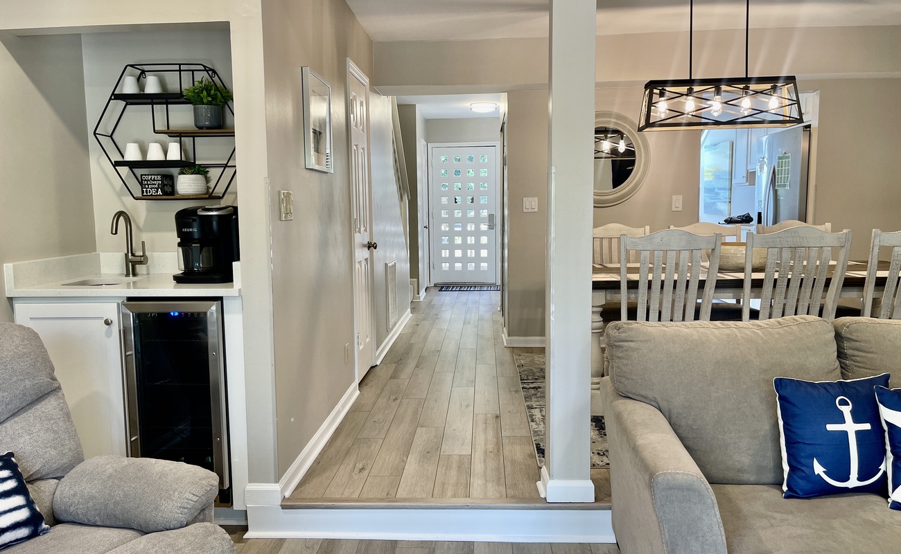 Living Area/Dining Area