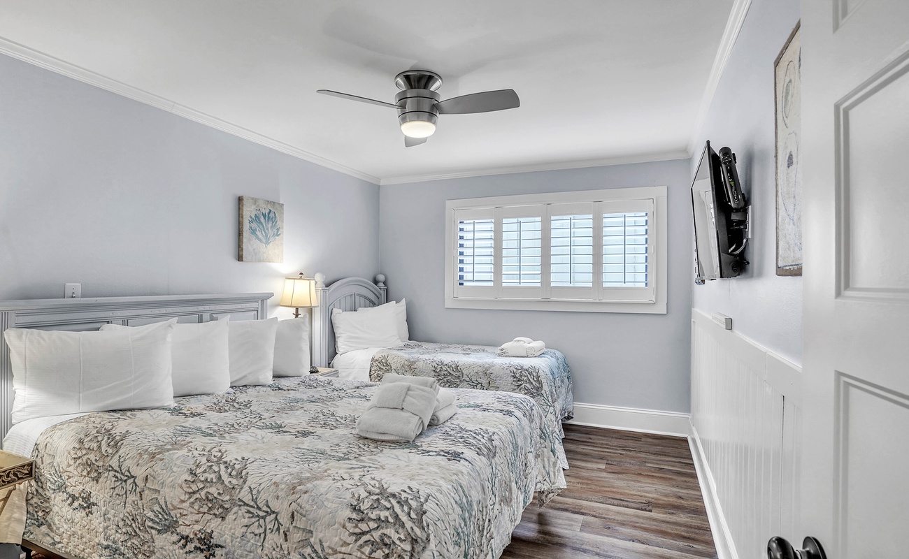 Guest Bedroom with Queen and Twin Bed
