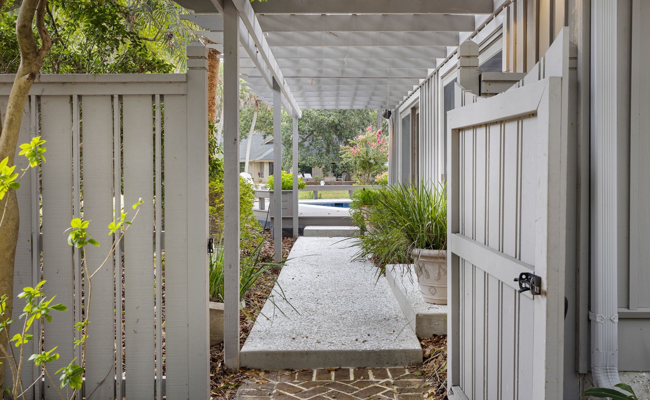 Side Entry to Garden and Pergola