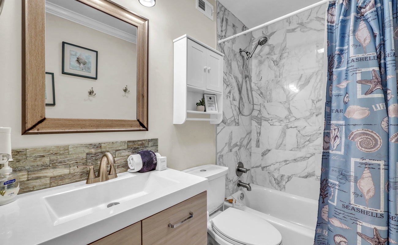 Primary En-Suite Bathroom